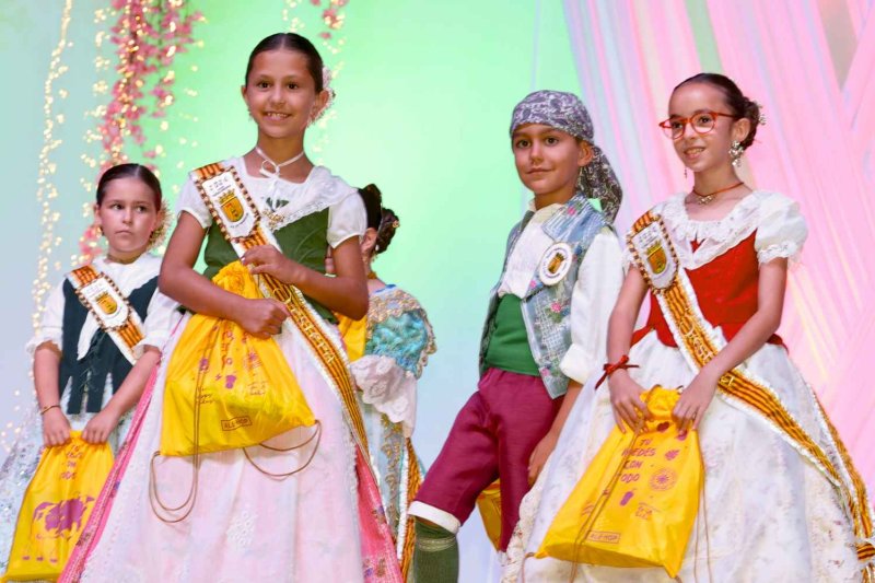 GALERIA de FOTOS d’una PRESENTACIÓ de les FESTES de JULIOL de PEDREGUER molt MUSICAL GALERIA de FOTOS d’una PRESENTACIÓ de les FESTES de JULIOL de PEDREGUER molt MUSICAL